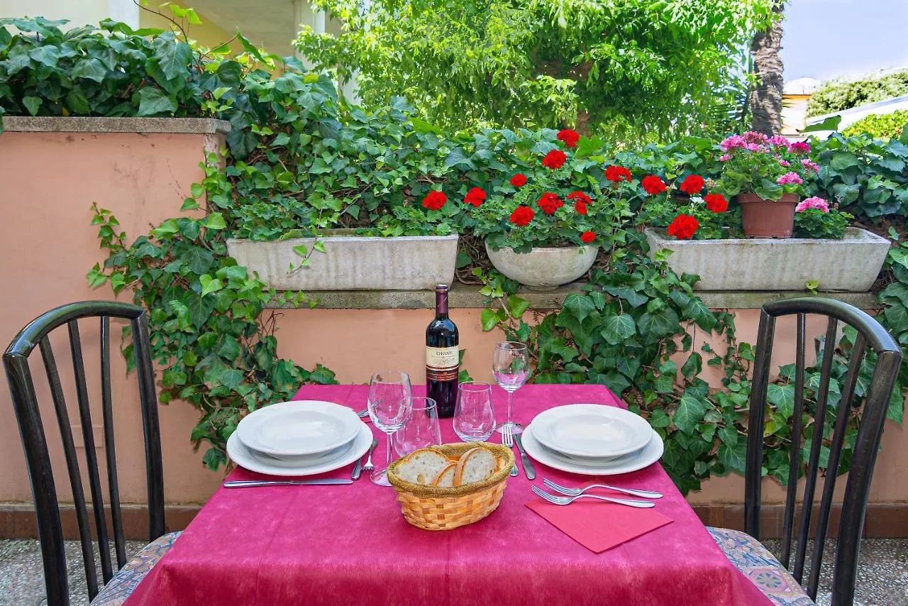 Florentia Hotel Lido di Camaiore 3*,